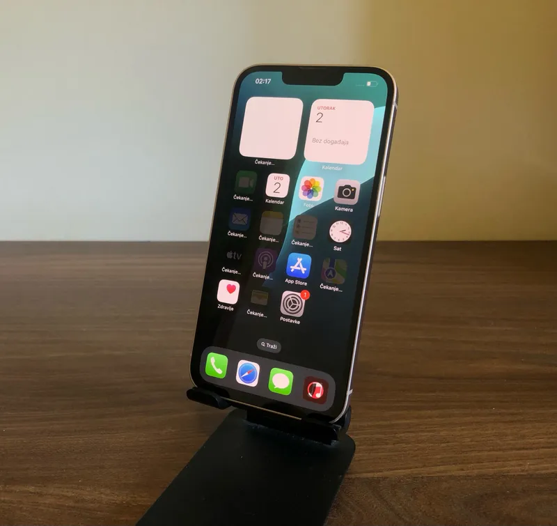 Apple iPhone 13
