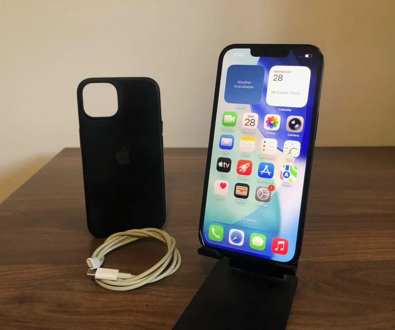 Apple iPhone 13