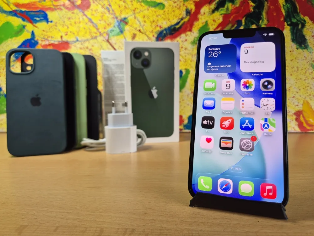 Apple iPhone 13