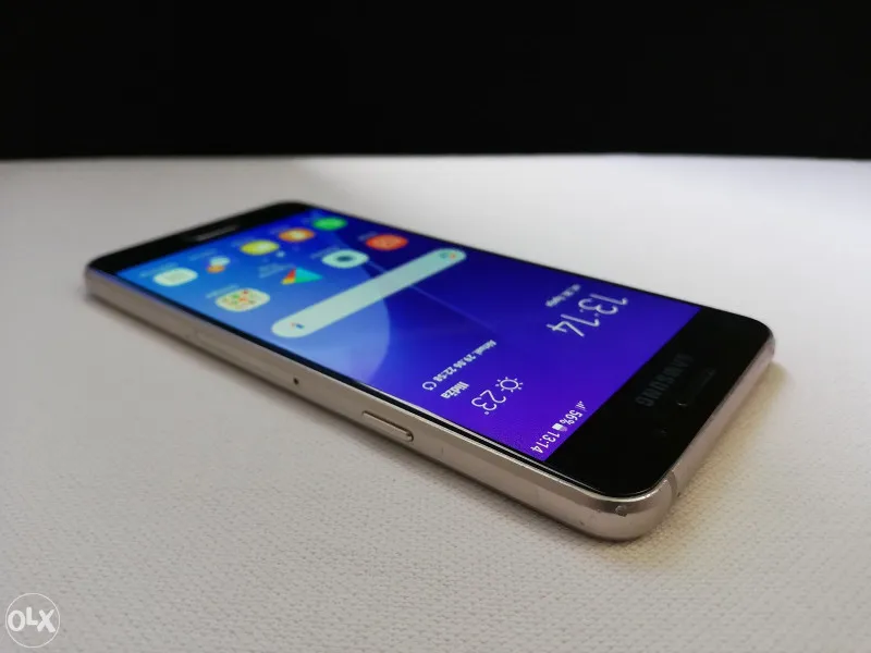 Samsung Galaxy A3 2016, slika 1