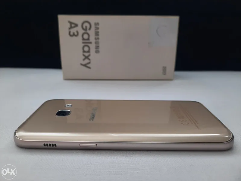 Samsung Galaxy A3 2017, slika 1