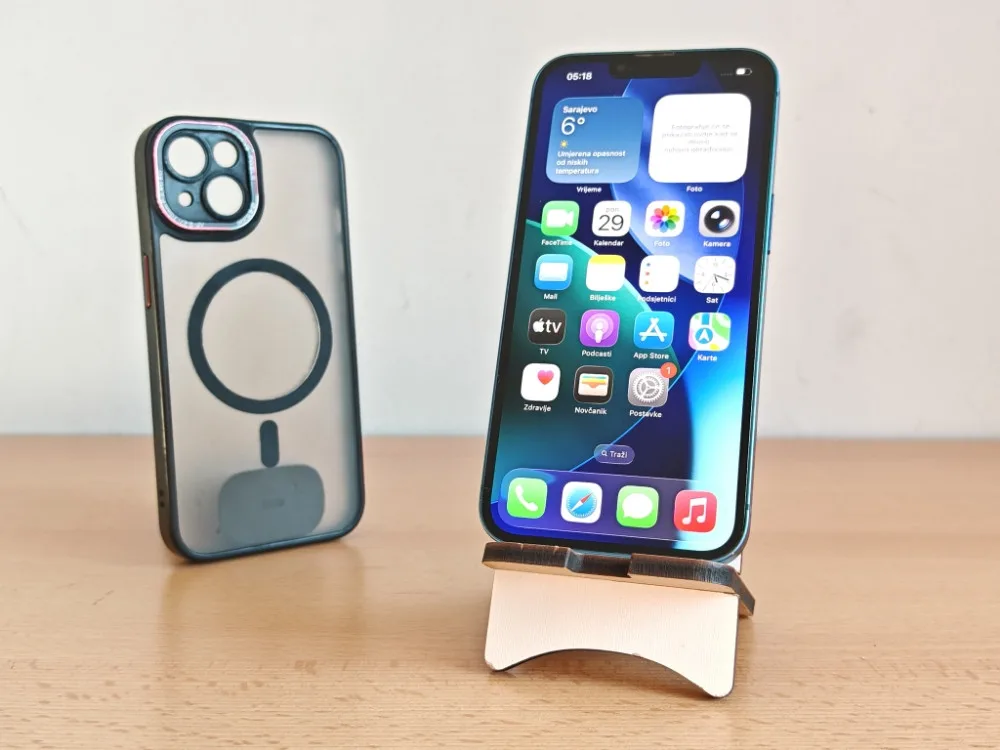Apple iPhone 13