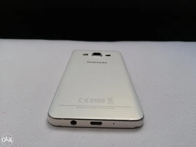 Samsung Galaxy A3, slika 1