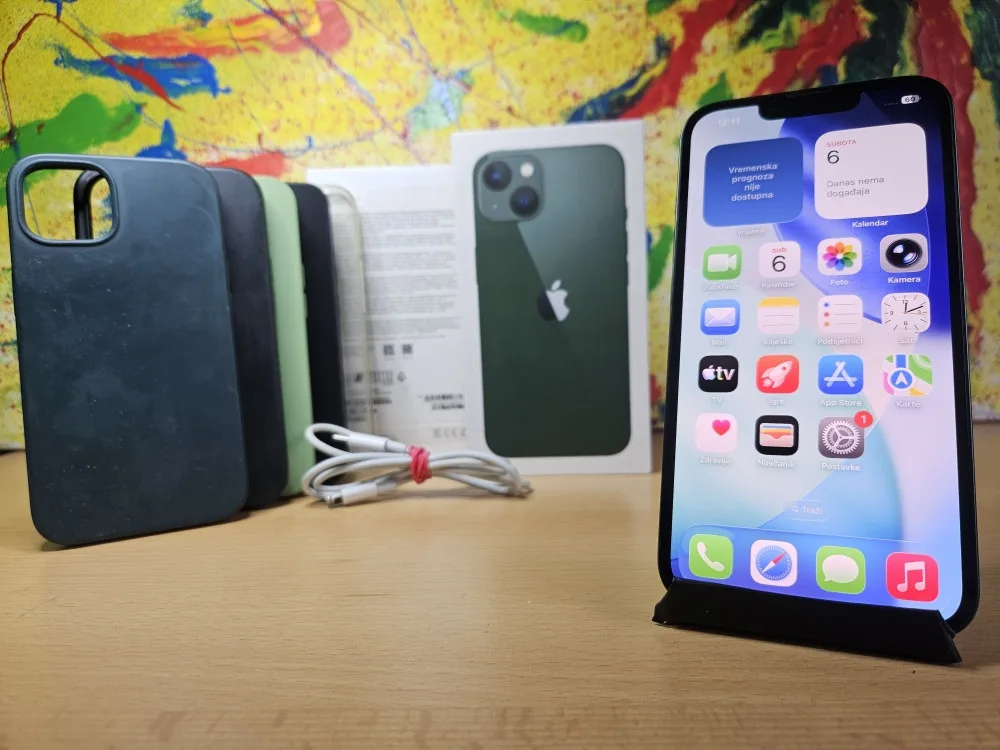 Apple iPhone 13