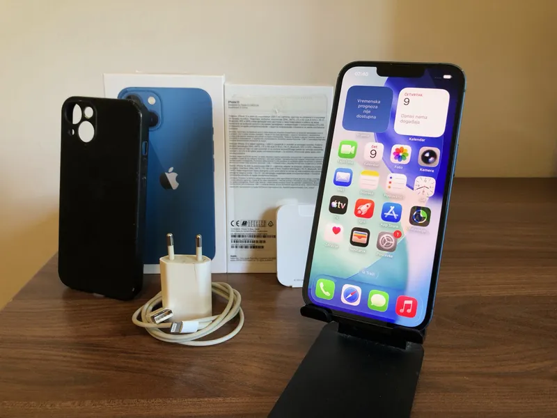 Apple iPhone 13