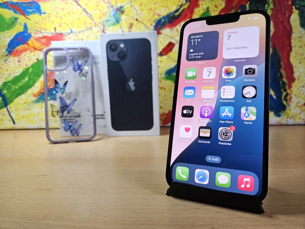 Apple iPhone 13