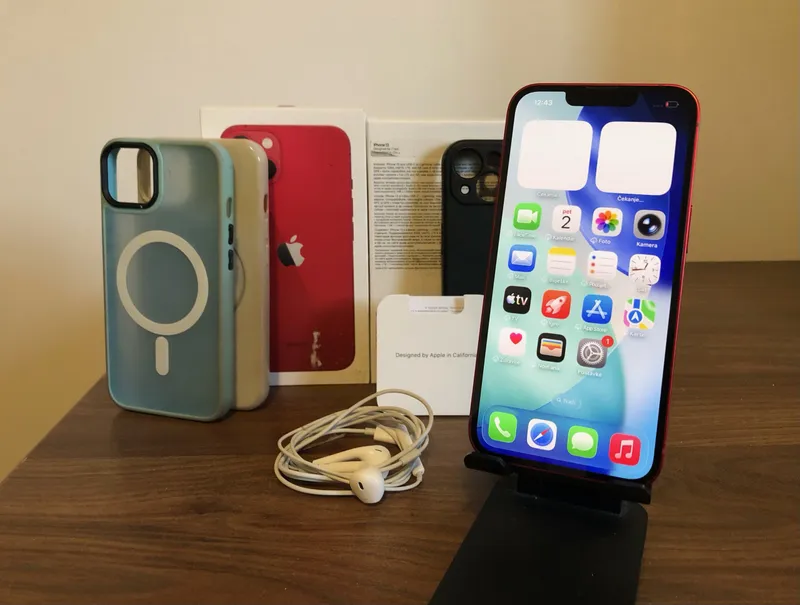 Apple iPhone 13