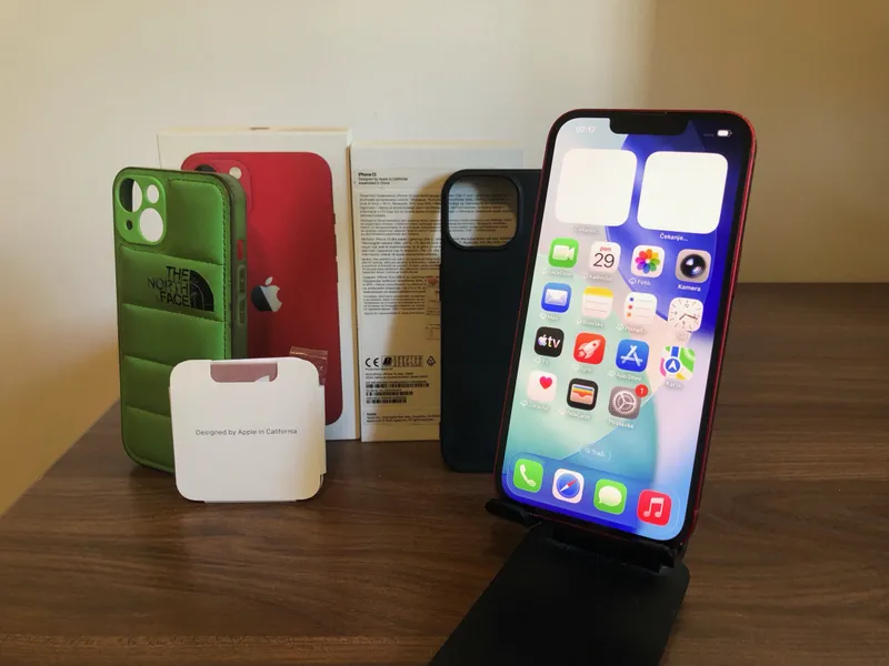 Apple iPhone 13