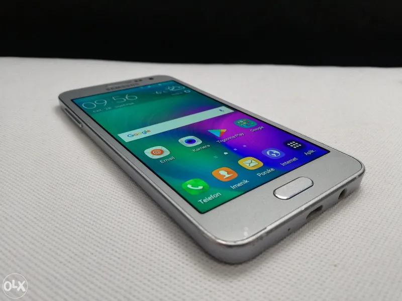 Samsung Galaxy A3, slika 1