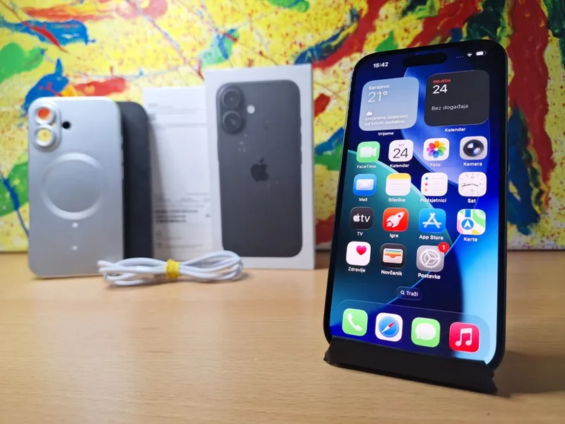 Apple iPhone 16, slika 1