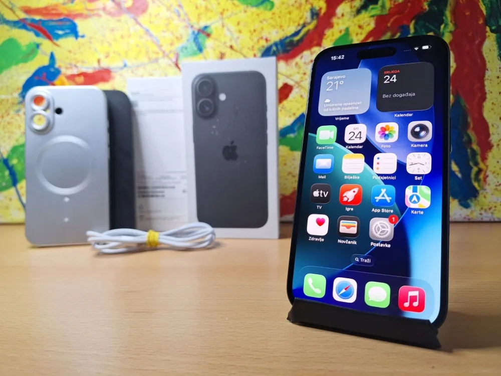 Apple iPhone 16