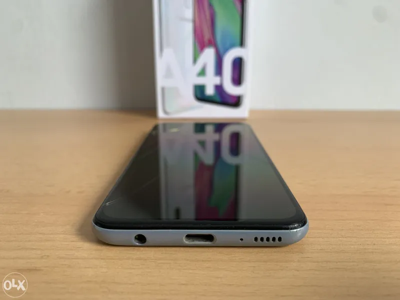 Samsung Galaxy A40, slika 1