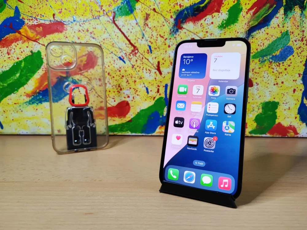 Apple iPhone 13