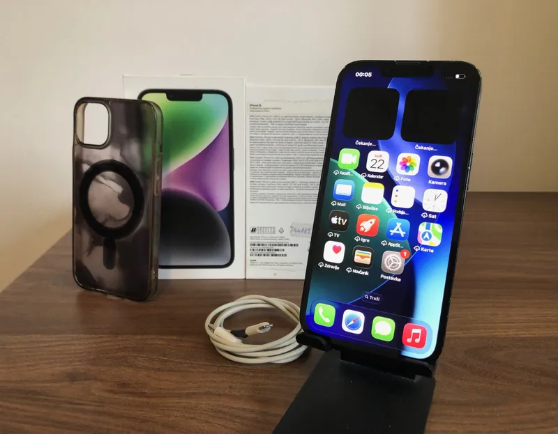 Apple iPhone 14