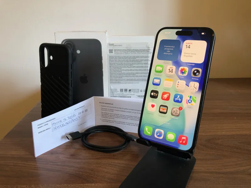 Apple iPhone 16